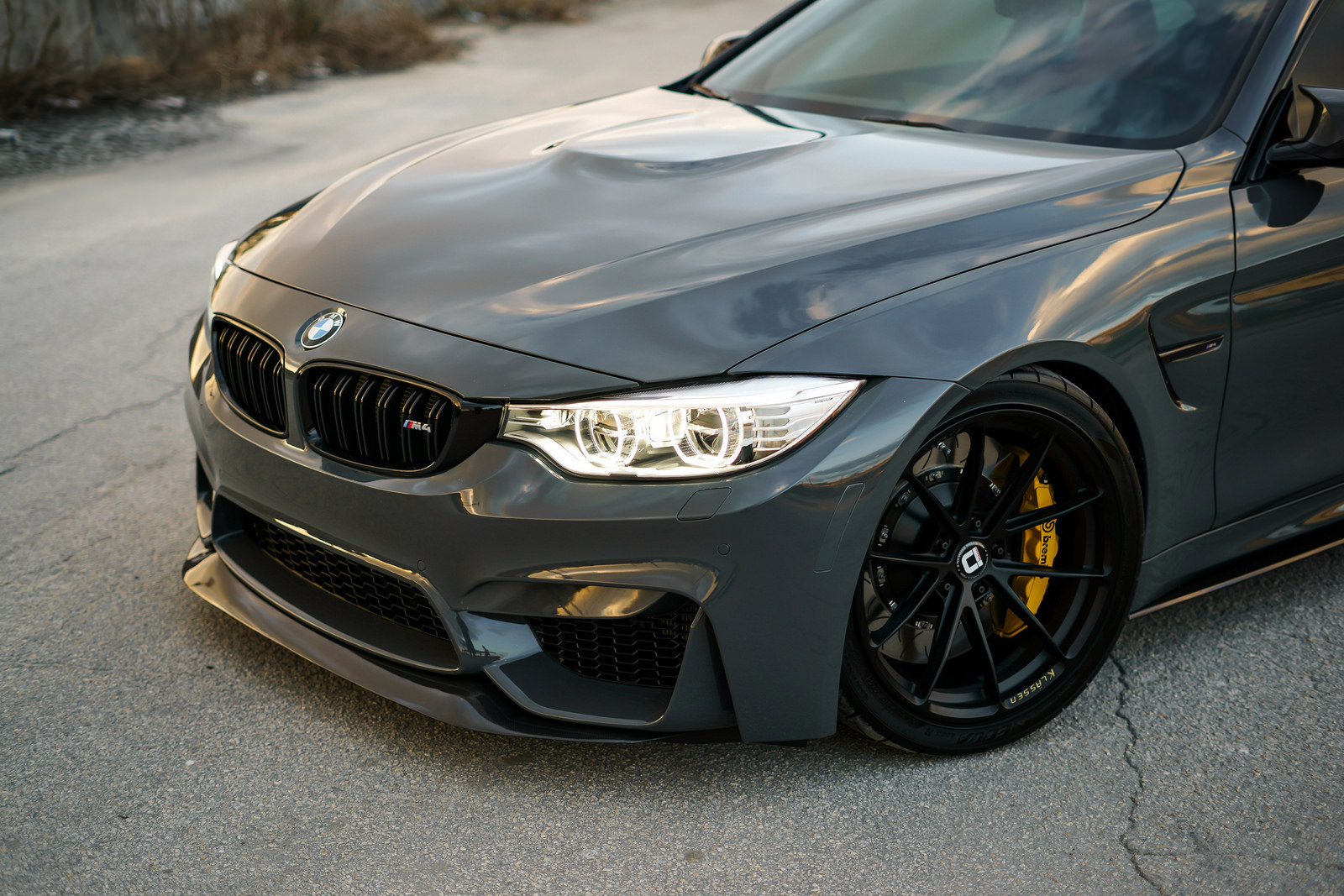 BMW m4 темно зеленая